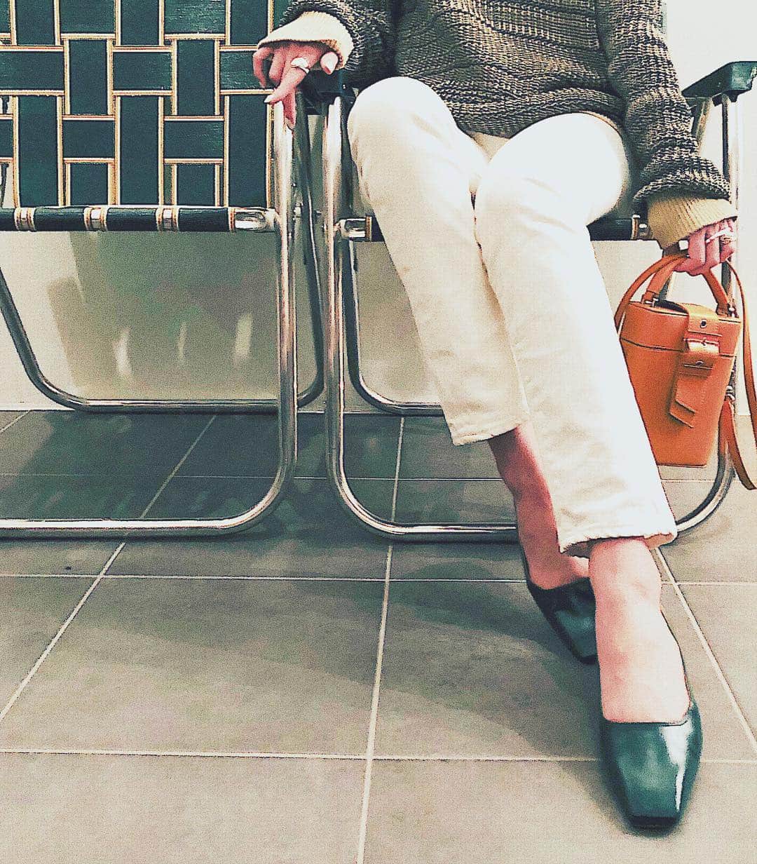 RisaWisteriaのインスタグラム：「ヘビロテ💚  Thank you @charleskeith_jp  #charleskeith_jp#charlesandkeith#shoes#bag#flatshoes#maisonmargiela#mythinks#whitedenim#fashion」