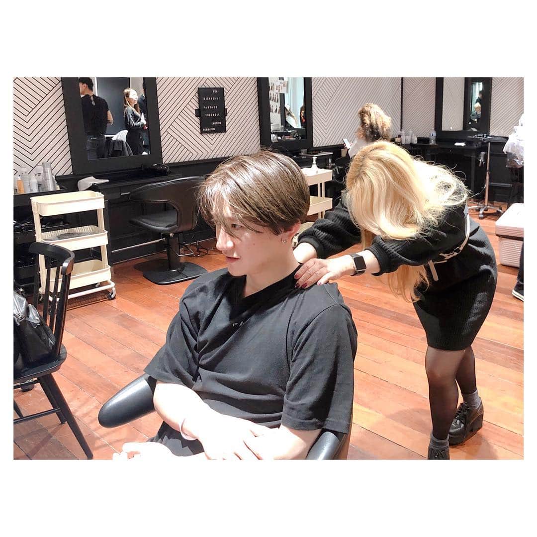 前原穂高さんのインスタグラム写真 - (前原穂高Instagram)「ずっとパリで一緒に行動を共にしてた ロレアルの小滝さんと 僕の専属アシスタントの武者には感謝です🌸 2人にはカメラマンにもなってもらったり笑 充実した時間になりました。 ㅤㅤㅤ #ヘアショー#パリ#ロレアル #paris @lorealpro #ロレアルプロ#lorealpro #hairdresser#coiffeur#coiffure #ヘア #ヘアアレンジ #ヘアスタイル #ヘアカラー #ヘアセット #アレンジ #スタイリング #ほだかっと #ほだからー #ヘアサロン #サロン #美容室 #hair #hairstyle #haircolor @vvvvvvioletttttt  @vvvvvviolet_nagoya  #美容室violet」3月31日 21時04分 - hodaka