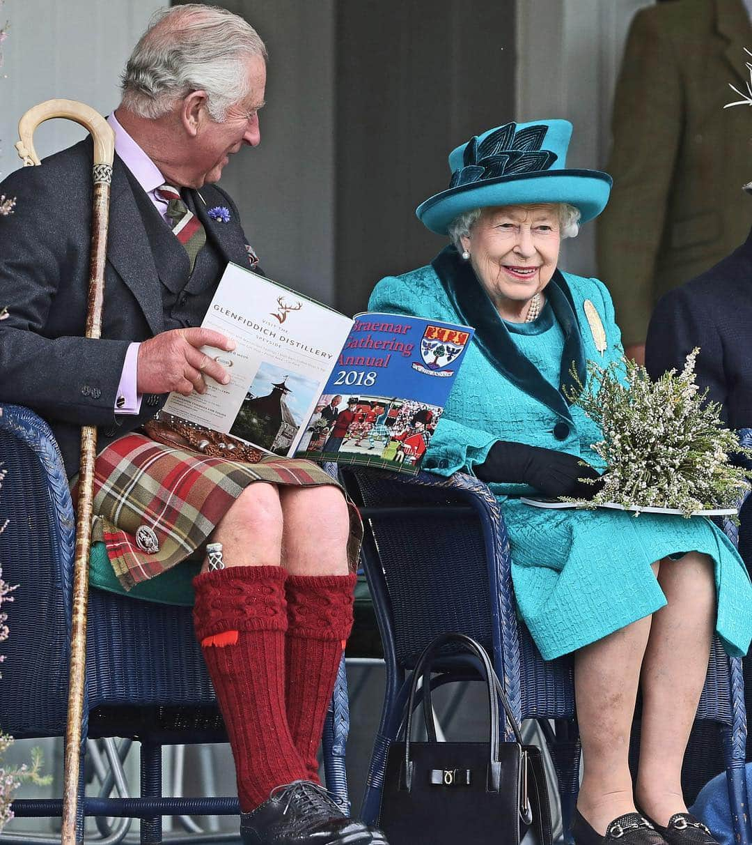 クラレンス邸さんのインスタグラム写真 - (クラレンス邸Instagram)「Wishing you a happy Mothering Sunday. #MothersDay The Queen and The Prince of Wales (known as The Duke of Rothesay when in Scotland) attend the Braemar Royal Highland Gathering in September 2018. 📸 PA」3月31日 21時04分 - clarencehouse