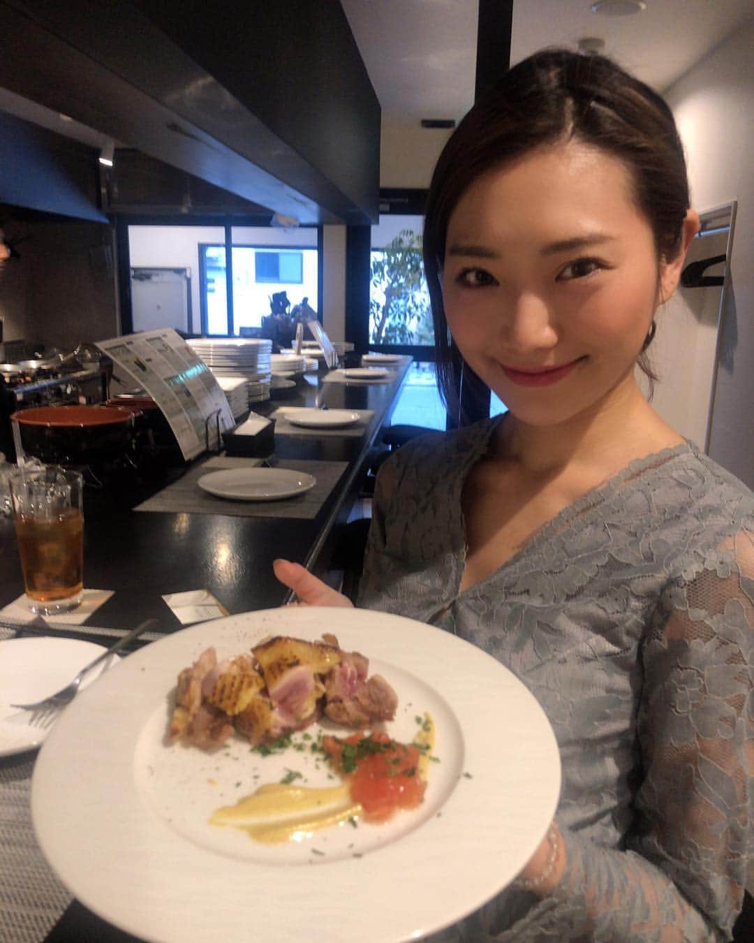 寺口智香さんのインスタグラム写真 - (寺口智香Instagram)「福島にある @tsu.ba.ki.ya さんで dinnerコース🥰 . おすすめの燻製カルボナーラ！ 目の前で瞬間燻製した卵と、削りたてのパルミジャーノチーズ、トリュフオイルを使ってその場でパスタを仕上げてくれるの🥺 . 黄身たっぷりとろとろなのに あっさりしてて 美味しかった❤！ . おすすめなだけある✨ 生パスタなのでもちもちだったし また食べに行こう〜🐻 . . @tsu.ba.ki.ya #tsubakiya #福島グルメ #福島ランチ #梅田ディナー #福島ディナー #福島イタリアン #梅田イタリアン #梅田グルメ #大阪グルメ #大阪イタリアン #オススメ」3月31日 21時04分 - chika_loves