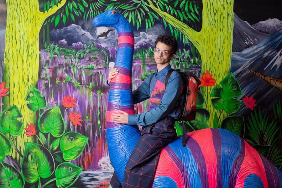 Paul Smith Japanさんのインスタグラム写真 - (Paul Smith JapanInstagram)「イングランド南東部、イースト・サセックスにある海岸沿いの村、ロッティンディーンを拠点とするクリエイティブデュオ、@rottingdeanbazaar が #PaulSmithSS19 コレクションの色鮮やかなフォトプリントを超現実主義的な表現で写し出します。 . . . #PaulSmith #colour #dinosaur #fashion #menswear」3月31日 21時04分 - paulsmithjapan