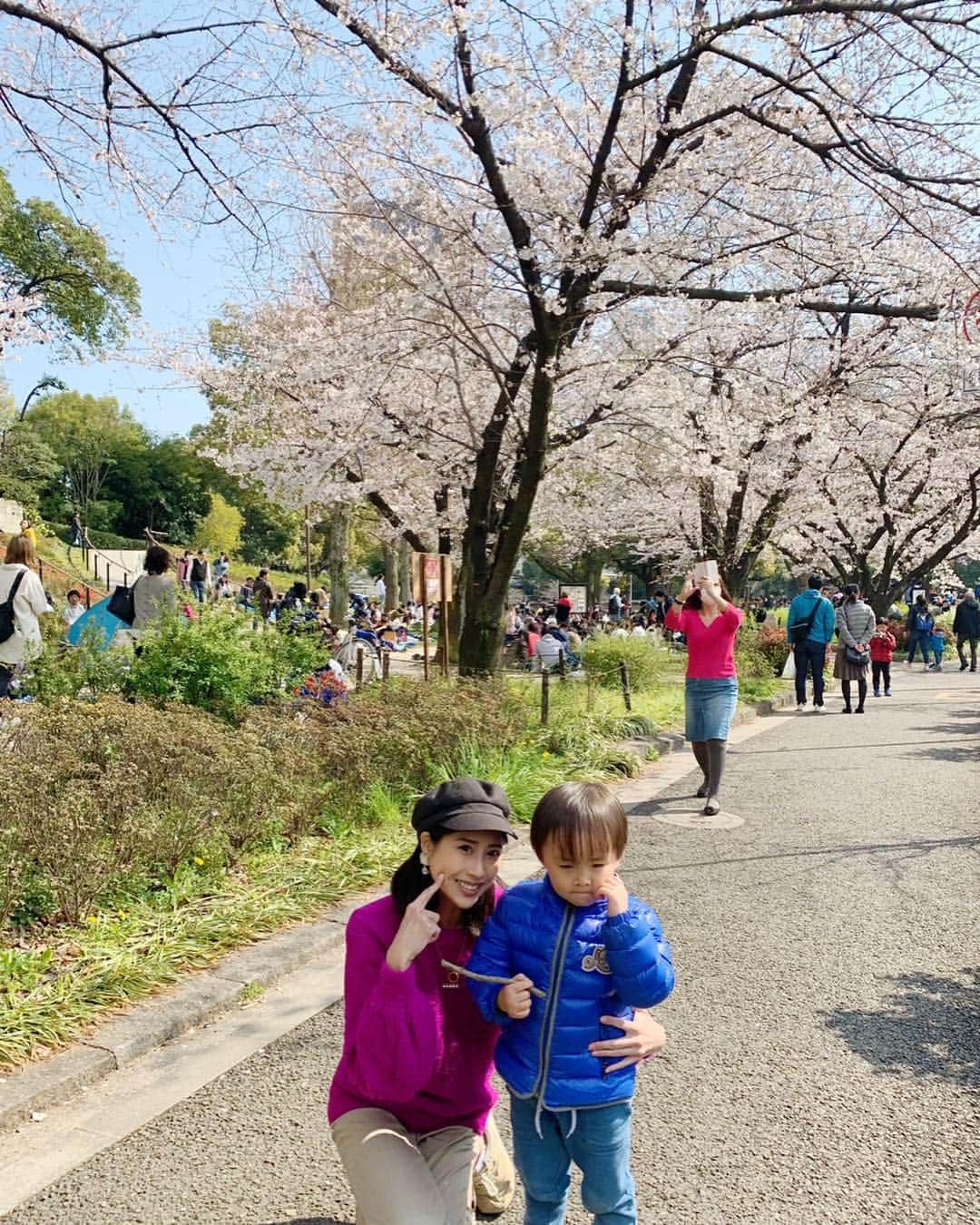 桜井未来さんのインスタグラム写真 - (桜井未来Instagram)「息子はパパの同窓会前半に一緒に行っちゃったので... @ma_mi_15 ちゃんと息子くんとお花見😊🌸 ・ ・ ・  #花見 #お花見 #桜 #sakura #kimono #芝公園  #ママ #男の子ママ #子育て #成長記録 #baby #ママ友募集 #赤ちゃんのいる生活 #ママサークル #ママイベント #ママ会 #都内ママ #ベビスタグラム #mamagirl #ベビフル #コドモダカラ #コドモノ #ママリ #親バカ部 #新米ママ東京部」3月31日 21時08分 - miki.sakurai0214