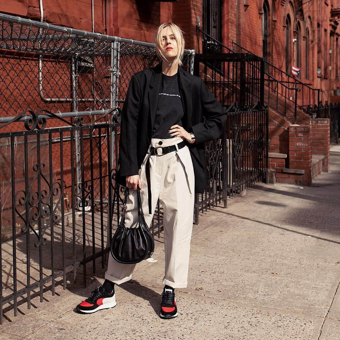 Linda Tolさんのインスタグラム写真 - (Linda TolInstagram)「A day In Brooklyn @philippemodelparis #philippemodel #philippemodelsneakers #adv」3月31日 21時10分 - lindatol_