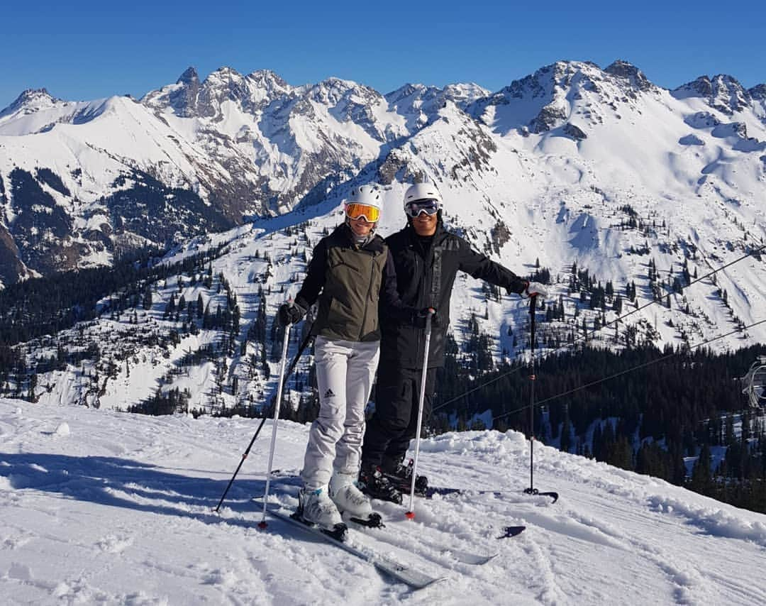 ニコル・ショットさんのインスタグラム写真 - (ニコル・ショットInstagram)「Skiing at Home 💕 . . @lukasdick_  @vivkaaaaa @alexhlldr @hannah_helena_ @kasiaschott @schotti1211」3月31日 21時11分 - nicole_schott