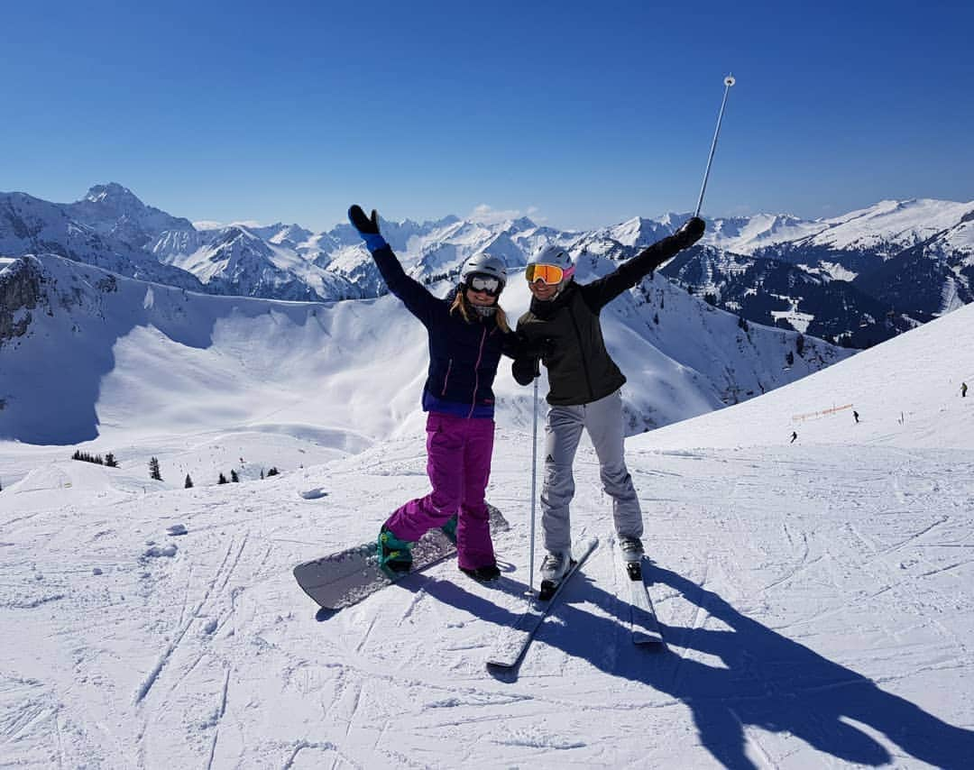 ニコル・ショットさんのインスタグラム写真 - (ニコル・ショットInstagram)「Skiing at Home 💕 . . @lukasdick_  @vivkaaaaa @alexhlldr @hannah_helena_ @kasiaschott @schotti1211」3月31日 21時11分 - nicole_schott