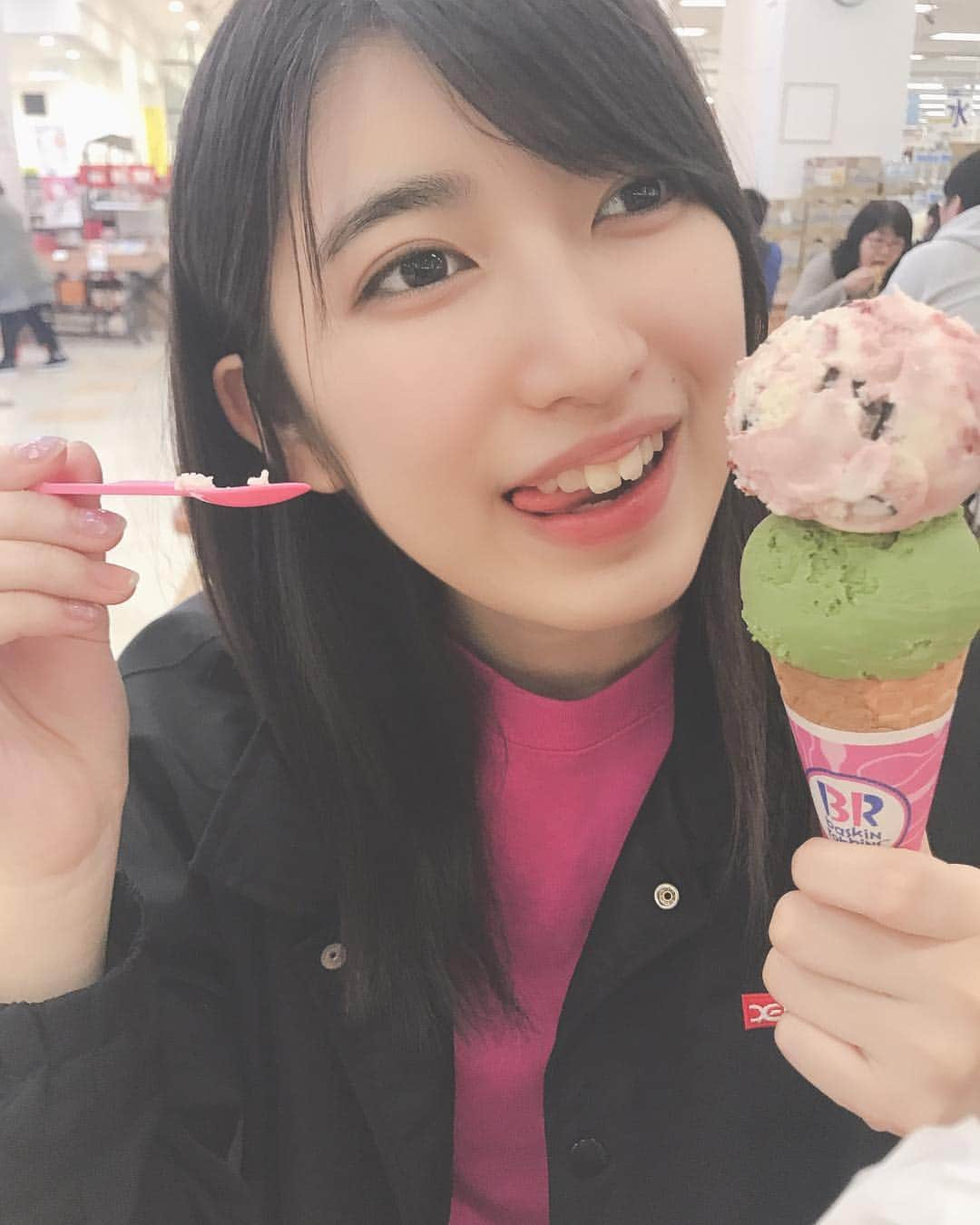 吉田華恋さんのインスタグラム写真 - (吉田華恋Instagram)「３１日だから３１アイス食べました 🍨🍓🍫💚 #31アイスクリーム  #ラブポーションサーティーワン  #抹茶ビター」3月31日 21時11分 - karen_yoshida_8