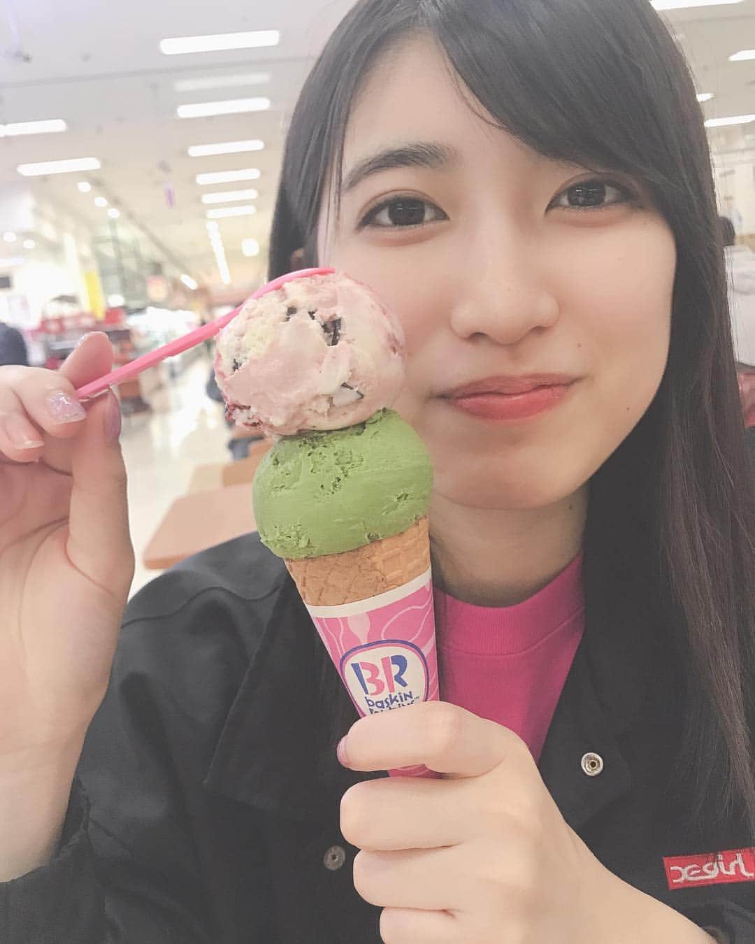 吉田華恋さんのインスタグラム写真 - (吉田華恋Instagram)「３１日だから３１アイス食べました 🍨🍓🍫💚 #31アイスクリーム  #ラブポーションサーティーワン  #抹茶ビター」3月31日 21時11分 - karen_yoshida_8