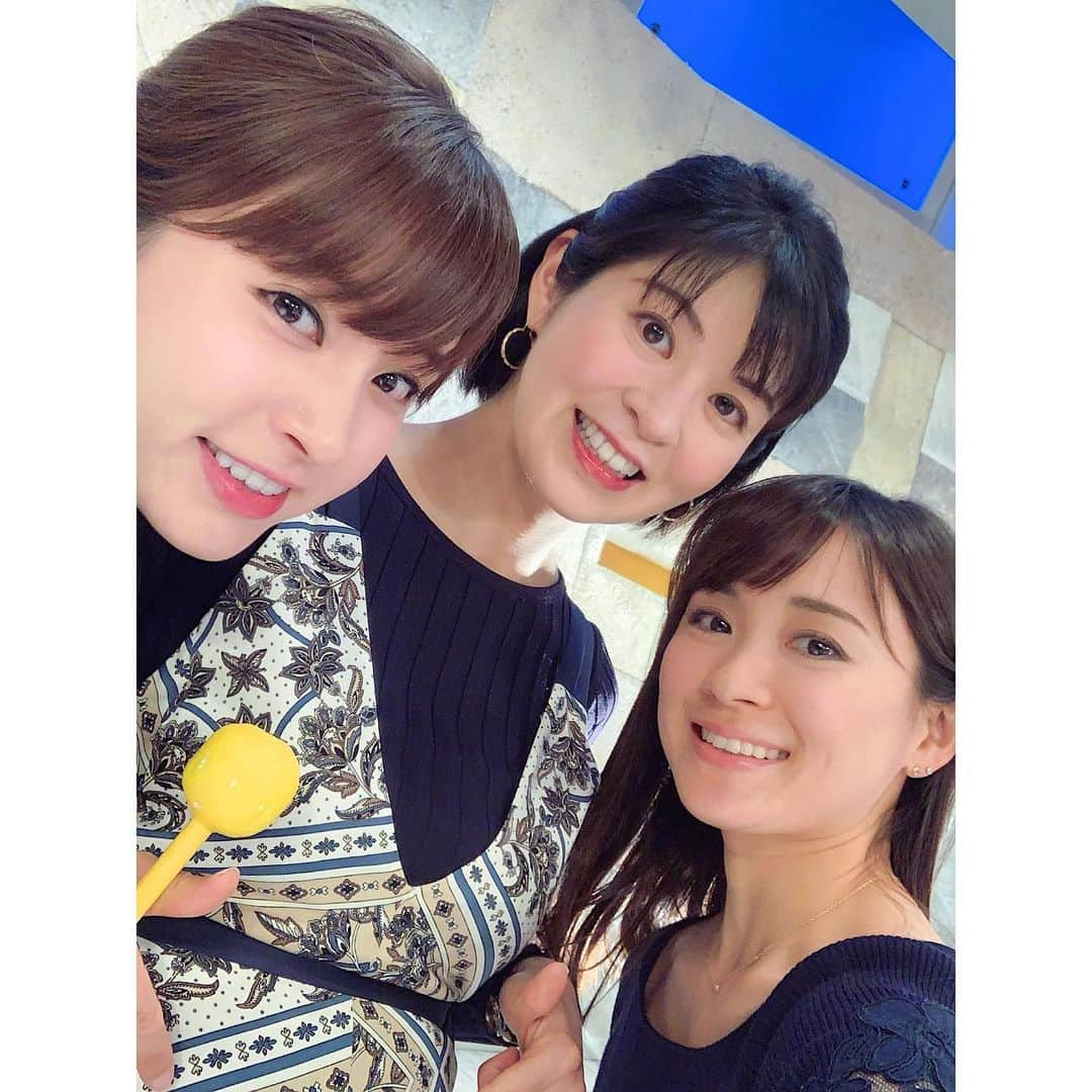 繁田美貴さんのインスタグラム写真 - (繁田美貴Instagram)「*＊ 今日は深夜のTXNニュースの担当です。 #夕方 の #TXNニュース 担当だった #角谷暁子 アナウンサーと #気象予報士 の #石榑亜紀子 さんと📸 #石榑さん は  #今日の夕方の #天気予報 が #産休前、#最後の仕事 だったんです。 #会えて良かった〜😊 #横を向くとよくわかる #お腹の大きさ(2枚目) #とにかくお身体大切に☆ #元気な赤ちゃん、楽しみにしていますね♪ #ありがとうございました！」3月31日 21時12分 - handa_miki