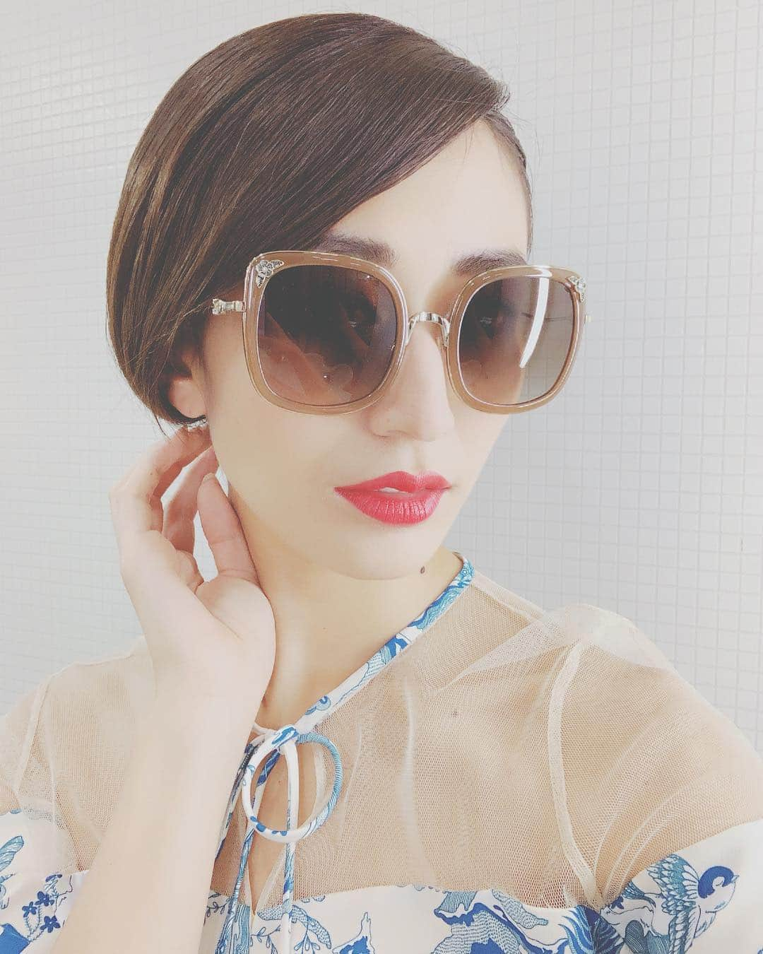 神山まりあさんのインスタグラム写真 - (神山まりあInstagram)「@coach のサングラスで70s 気分❤️ HM BY @hiramotokeiichi  #coacheyewear #coach #sunglasses #fashion #love #mom #今日の仕事はもうひと踏ん張り #がんばるぞ」3月31日 21時13分 - mariakamiyama