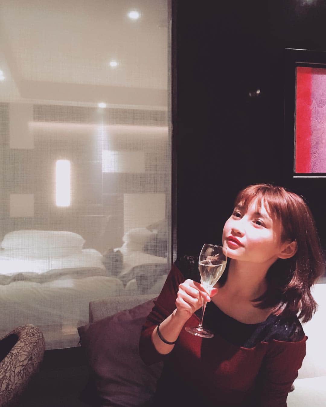 森岡朋奈さんのインスタグラム写真 - (森岡朋奈Instagram)「#シャンパン #ホテル」3月31日 21時13分 - morioka_tomona