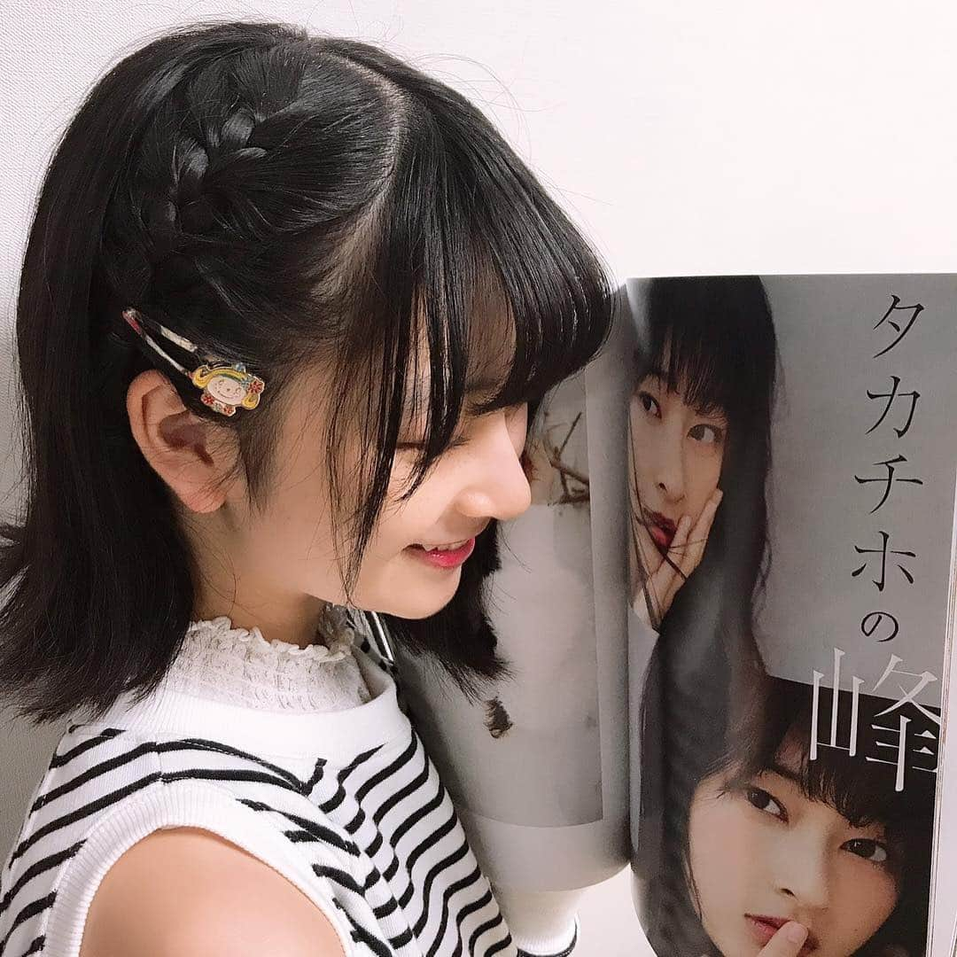 ロッカジャポニカさんのインスタグラム写真 - (ロッカジャポニカInstagram)「ちぃです🧸﻿ 「U18」みなさんの手元に届きましたか？﻿ まだ髪が長い〜〜✂笑﻿ ﻿ 3枚目のオフショットは﻿ みぃが撮ってくれてたやつ^^﻿ HUSTLE PRESSさんのサイトで﻿ アナザーカットも公開されてるのでぜひ！﻿ ﻿ ちなみにヘアピンは最近ゲットした﻿ curlycollection🌼﻿ ﻿ #hustlepress #u18 #curlycollection﻿ #ロッカジャポニカ #ロジャポ﻿ #中野へGO  #高井千帆」3月31日 21時29分 - rockajaponica