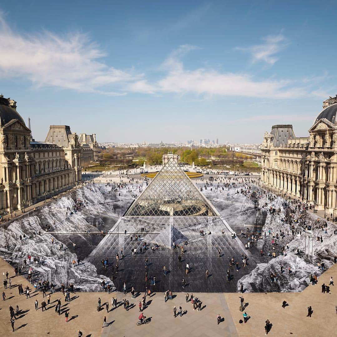 HYPEBEASTさんのインスタグラム写真 - (HYPEBEASTInstagram)「@hypebeastart: To celebrate Paris’ iconic @museelouvre pyramid’s 30th anniversary, the museum enlisted French street artist @jr to overhaul the building’s exterior with an optical illusion pasting. While JR’s installation will only be viewable for March 30 and 31, the Louvre has announced festive events and surprises will take place all year round to celebrate its 30th anniversary. Photo: JR」3月31日 21時41分 - hypebeast