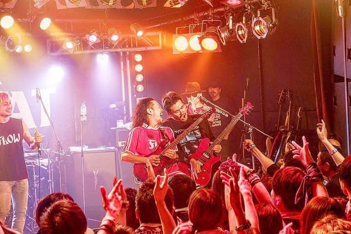 FLOWさんのインスタグラム写真 - (FLOWInstagram)「TOTALFAT「"Evolve + Infect" TOUR 2019」@ 熊本B.9 V2  バンドって最高だなぁと思う対バンツアーファイナルでした㊗️🎉 🥺😏😆😎🤪🤩😝🤨🥳 THANK YOU ALL!!! THANK YOU TOTALFAT!!! FLOWは6/9(日)福岡DRUM LOGOSでまた九州にきます！ 会場でお待ちしております🔥 #FLOW #LIVEPHOTO #TOTALFAT」3月31日 21時50分 - flow_official_japan