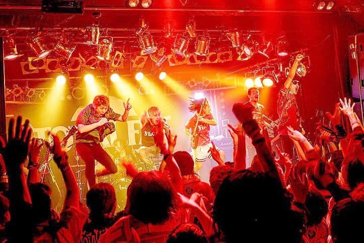 FLOWさんのインスタグラム写真 - (FLOWInstagram)「TOTALFAT「"Evolve + Infect" TOUR 2019」@ 熊本B.9 V2  バンドって最高だなぁと思う対バンツアーファイナルでした㊗️🎉 🥺😏😆😎🤪🤩😝🤨🥳 THANK YOU ALL!!! THANK YOU TOTALFAT!!! FLOWは6/9(日)福岡DRUM LOGOSでまた九州にきます！ 会場でお待ちしております🔥 #FLOW #LIVEPHOTO #TOTALFAT」3月31日 21時50分 - flow_official_japan