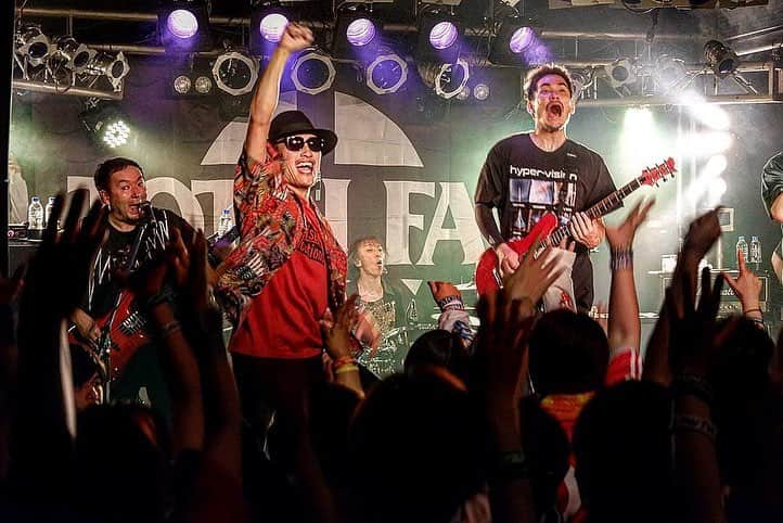 FLOWさんのインスタグラム写真 - (FLOWInstagram)「TOTALFAT「"Evolve + Infect" TOUR 2019」@ 熊本B.9 V2  バンドって最高だなぁと思う対バンツアーファイナルでした㊗️🎉 🥺😏😆😎🤪🤩😝🤨🥳 THANK YOU ALL!!! THANK YOU TOTALFAT!!! FLOWは6/9(日)福岡DRUM LOGOSでまた九州にきます！ 会場でお待ちしております🔥 #FLOW #LIVEPHOTO #TOTALFAT」3月31日 21時50分 - flow_official_japan