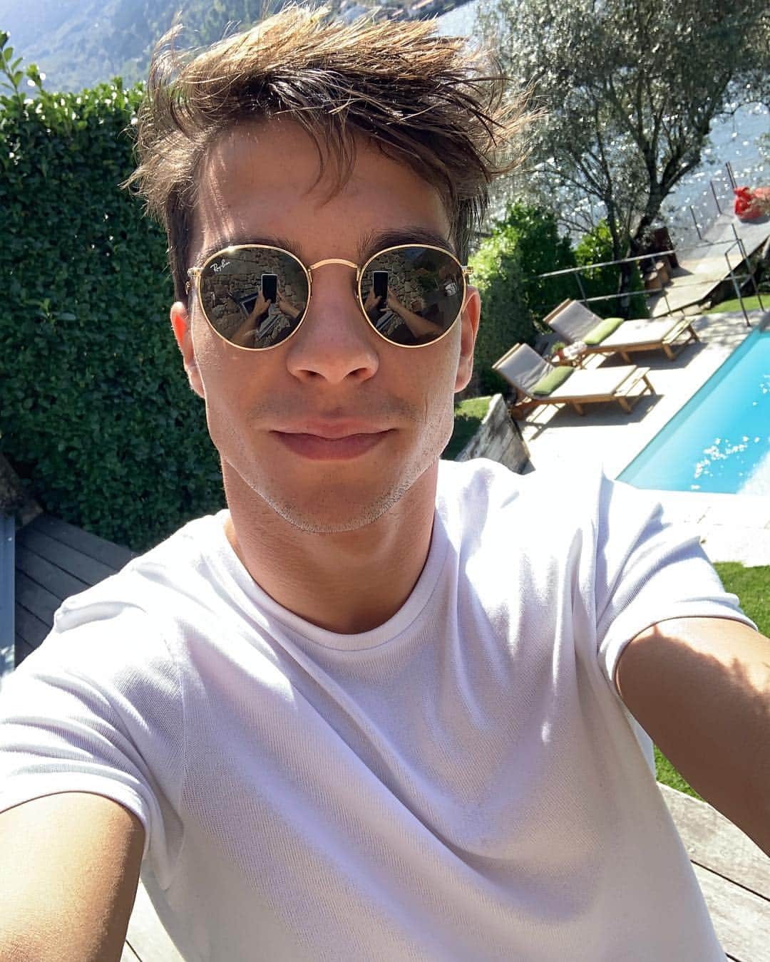 オリベル・トーレスのインスタグラム：「Happy Sunday 😎」