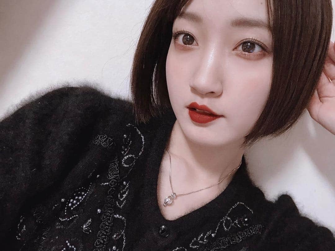 栗野春香（はっちゅん）さんのインスタグラム写真 - (栗野春香（はっちゅん）Instagram)「﻿ .﻿ ﻿ ﻿ イエベ秋って感じのメイク✌️﻿ 加工しすぎてわからない✌️﻿ 前髪のばそかな✌️﻿強い女はいいぞ〜✌️ ﻿ .﻿ ﻿ ﻿﻿ #イエベ秋 #イエベ #ワンレンボブ  #japanesegirl #japaneseactress」3月31日 21時54分 - kurino_haruka