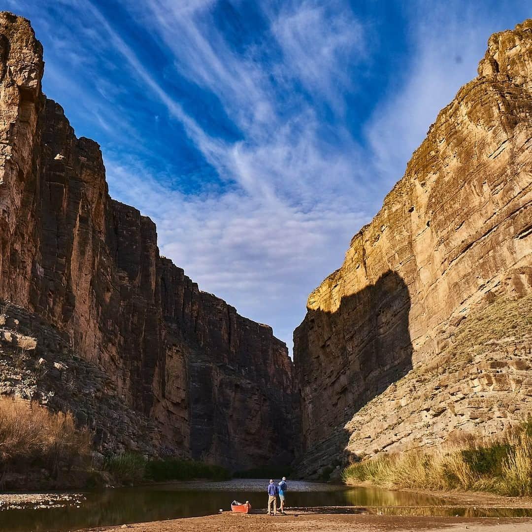 ルフトハンザさんのインスタグラム写真 - (ルフトハンザInstagram)「The wide river bank serves as our lunch spot before continueing down the river through the canyon. #FindYourAdventure #Lufthansa #Texas #FlyToAustin」3月31日 22時00分 - lufthansa