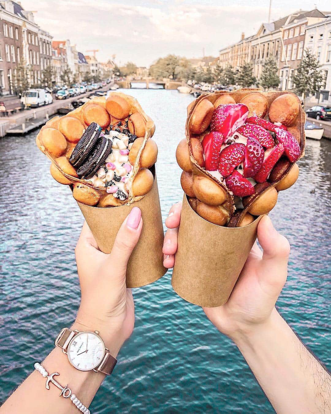 PAUL HEWITTさんのインスタグラム写真 - (PAUL HEWITTInstagram)「Best way to end the weekend. 😋 Tag your waffle buddy. 💕⚓ (photo @carmenleenen) #getAnchored #paulhewitt #missoceanline #anchorspirit __ #womenstyle #sundaymood #womenswatch #womenswear #waffles #fruits #foodporn #womenwithstyle #womensfashion #closeup #food」3月31日 22時00分 - paul_hewitt