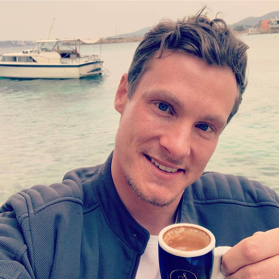マルセル・ヤンセンのインスタグラム：「#mallorca #cortadotime☕️ #qualitytime #thankful #timewithfriends #nurderhsv💙」