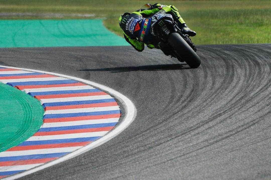 バレンティーノ・ロッシさんのインスタグラム写真 - (バレンティーノ・ロッシInstagram)「Termas de Rio Hondo,Argentina  Saturday,official practice 📸 @gigisoldano @mighelon @jesusrobledo」3月31日 22時02分 - valeyellow46