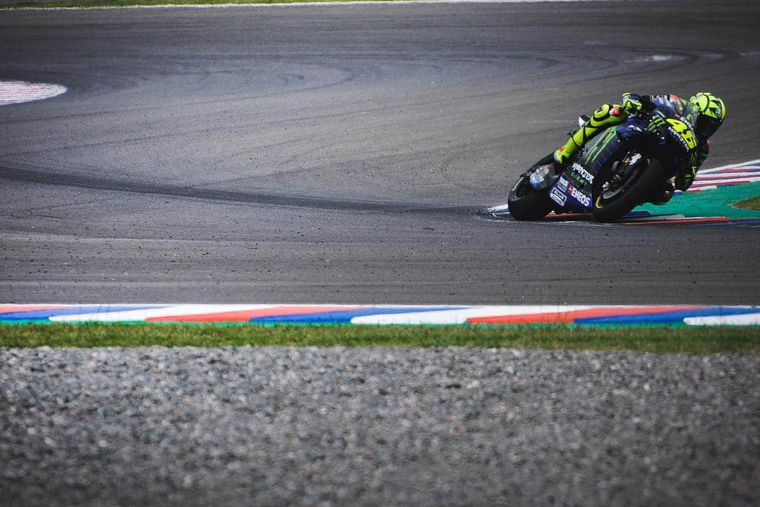 バレンティーノ・ロッシさんのインスタグラム写真 - (バレンティーノ・ロッシInstagram)「Termas de Rio Hondo,Argentina  Saturday,official practice 📸 @gigisoldano @mighelon @jesusrobledo」3月31日 22時02分 - valeyellow46