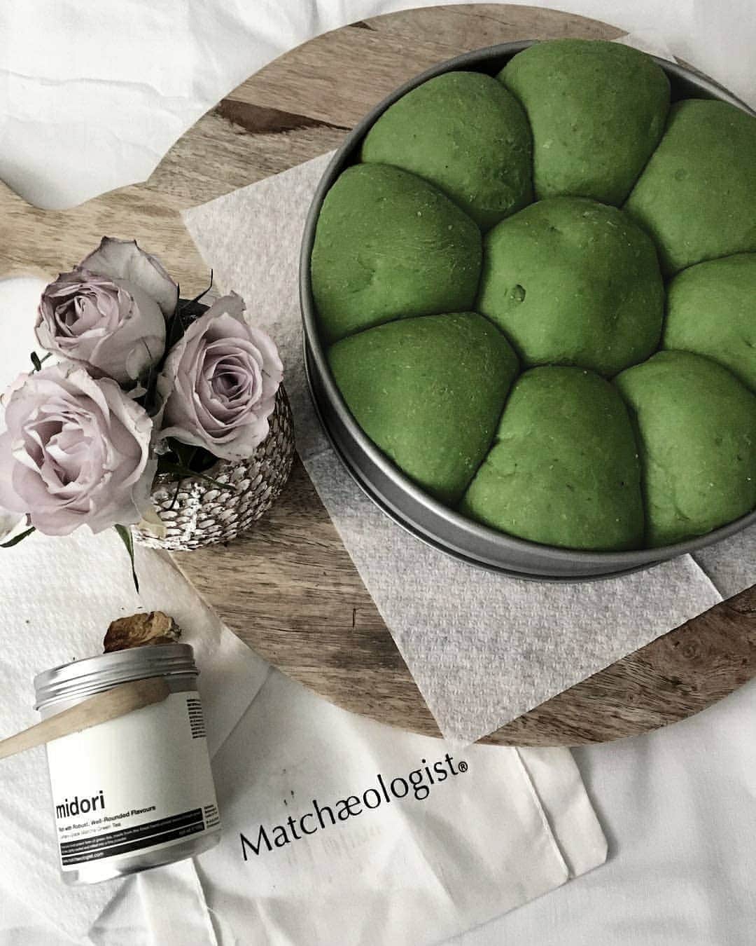 Matchæologist®さんのインスタグラム写真 - (Matchæologist®Instagram)「🙋 Tag a friend who needs to try this 😍 #Matcha #Brioche 🍵🍞– a heavenly spin on the classic soft and fluffy white bread. Thanks to 📷: @gerlindazuidema for this droolworthy #MatchaCreation 🙏 . 🍵 As matcha specialists, we are obsessed with the quality of our artisanal matcha. 🌱It is the most potent and versatile form of green tea made from ground tea leaves, giving it a vibrant green color. 🌿 Adding matcha to your favorite recipes not only brings a beautiful green hue, but also adds deeply rich, earthy flavors to your culinary creations. 💚 . 👉Follow @Matchaeologist for more #MatchaCreations! ⠀⠀⠀⠀⠀⠀⠀⠀⠀ Matchæologist® #Matchaeologist Matchaeologist.com」3月31日 22時04分 - matchaeologist