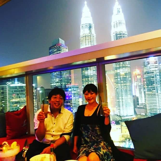 川面千晶さんのインスタグラム写真 - (川面千晶Instagram)「クアラルンプールのスカイバー #マレーシア #新婚旅行 #バブリーな写真 #見てくれ」3月31日 22時05分 - chankawamo