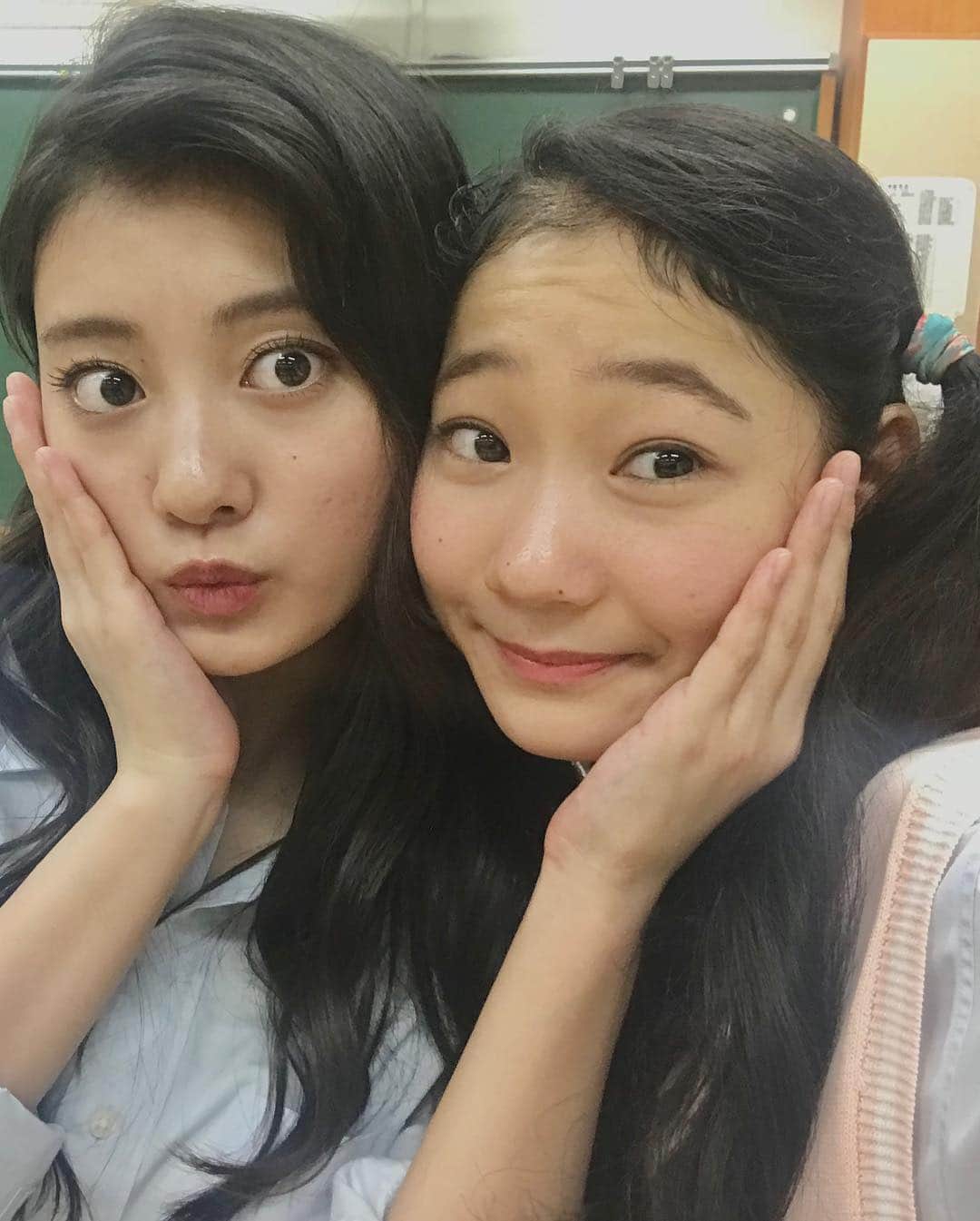 斎藤なりさんのインスタグラム写真 - (斎藤なりInstagram)「お知らせ🌱 . 6月28日全国ロードショー ホットギミック ガールミーツボーイ 堀未央奈さんの同級生のギャル役として 出演させていただきました！ 序盤、一瞬映っているので見てくれると嬉しいです🌸 . 正直これほどクールでキュートで どこか"乱れる"という単語を思わせる センチメンタルなラブストーリー無いと思います。。。 . そして念願の山戸監督と携われて本当に幸せだった。 しかも今回はオーディションではなく オファーでお仕事いただいたのも嬉しかったなぁ , 今後も頑張るので みなさん、是非見てね🕊 . #ホットギミック #ホットギミックガールミーツボーイ」3月31日 22時05分 - nari_eye