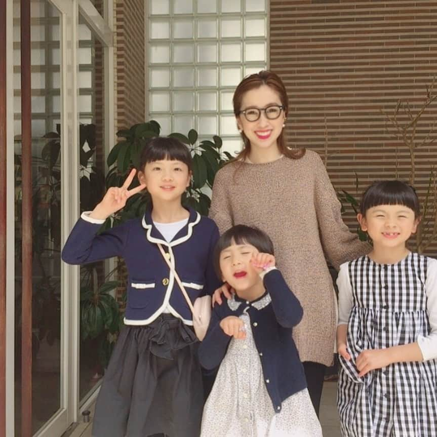 土田瑠美さんのインスタグラム写真 - (土田瑠美Instagram)「昨日は大好きな先輩と可愛い三姉妹がわざわざ会いに来てくれた♡ 子供の成長は早いなぁ🥺💕 @kazue61478 さんありがとうございました😍 今週もDaisy に沢山のお客様にご来店いただきありがとうございました🙇‍♀️ 明日はユキちゃんと名古屋でヘアメイクのお仕事💪💕」3月31日 22時06分 - ru0711