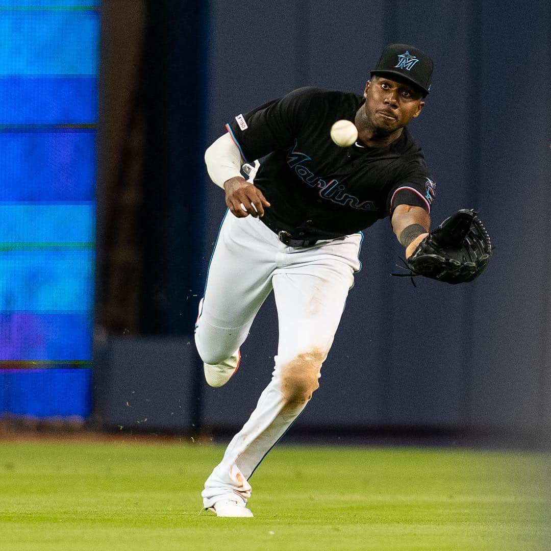 マイアミ・マーリンズさんのインスタグラム写真 - (マイアミ・マーリンズInstagram)「Stay fly, Lew. 🔒 #JuntosMiami⁠ ⁠」3月31日 22時17分 - marlins