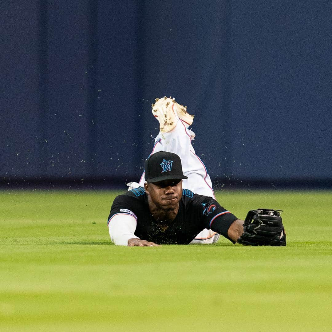 マイアミ・マーリンズさんのインスタグラム写真 - (マイアミ・マーリンズInstagram)「Stay fly, Lew. 🔒 #JuntosMiami⁠ ⁠」3月31日 22時17分 - marlins