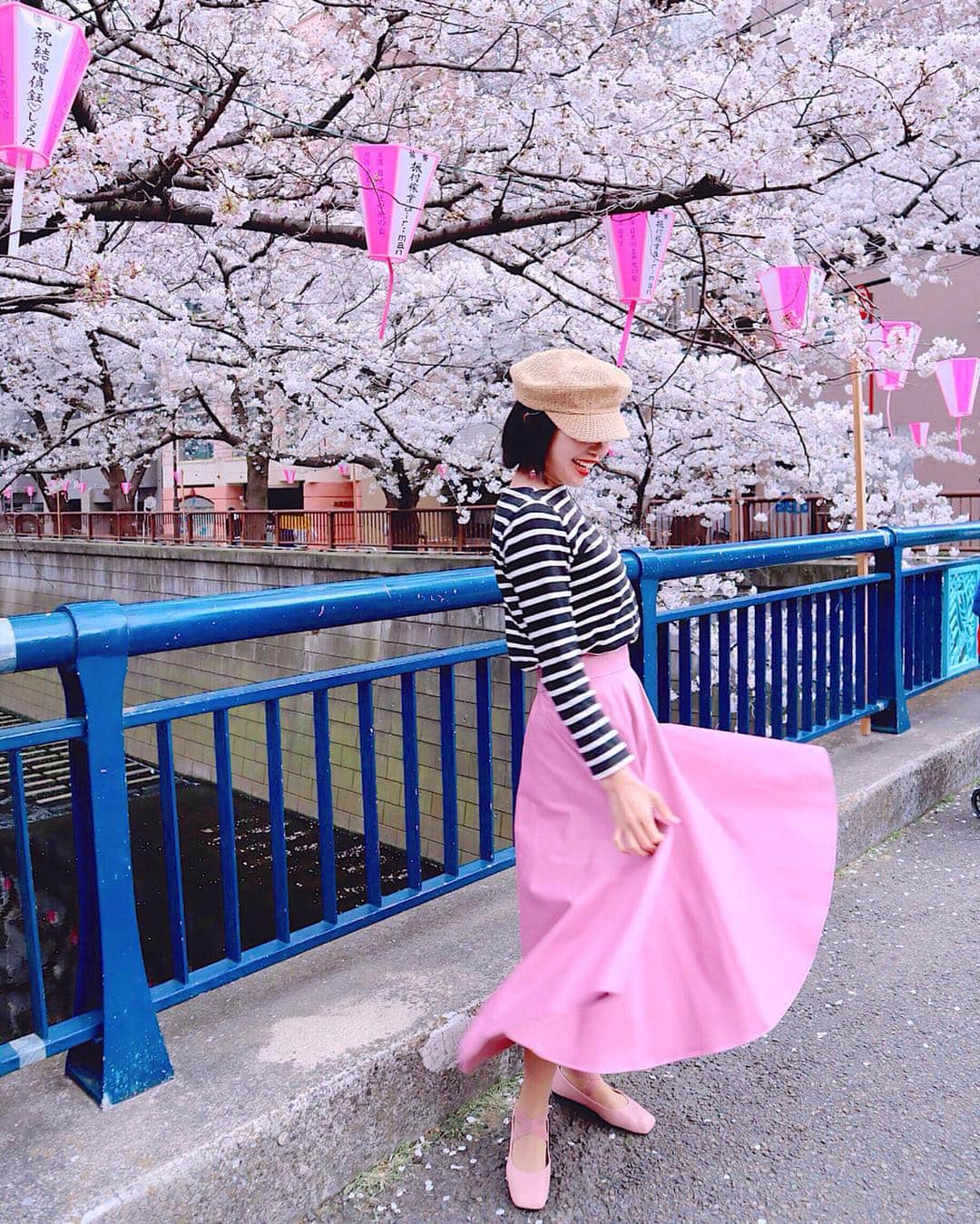 中島奈津希さんのインスタグラム写真 - (中島奈津希Instagram)「🌸🌸🌸﻿ ﻿ ﻿ ﻿ ﻿ ﻿ なんだかんだ毎年見に行く#目黒川の桜 🌸﻿ ﻿ 今回タイミングよく﻿ 満開だったの🥺💭🌸💕🌸💕🌸﻿ ﻿ ﻿ ﻿ ﻿ ﻿ 桜を意識してピンクスカートに﻿ #シスコン (@sistercomplexx_official )の﻿ バレリーナシューズを合わせたよ🕺🏻💗﻿ ﻿ ピンク×ピンクでも﻿ 嫌味っぽくなく出来るのが好き💗﻿ ﻿ ﻿ ﻿ ﻿ ﻿ ﻿ ﻿ ﻿ そ！し！て！﻿ 半分諦めた#スターバックスリザーブロースタリー ☕️﻿ ﻿ ﻿ ﻿ 整理券を貰って待ち人数を携帯でチェック出来るから﻿ ほぼ待たずに入れたよ🎟👍💗💗💗﻿ ﻿ めちゃくちゃ良かったから﻿ それについてもまた書こう❤︎﻿ ﻿ もう、行った子いるのかな☺️💗？﻿ ﻿ ☁️☁️☁️☁️☁️☁️☁️☁️☁️☁️☁️☁️☁️☁️☁️☁️﻿ #sistercomplexx ﻿ #シスターコンプレックス ﻿ #おなつコーデ」3月31日 22時12分 - nakajima_natsuki