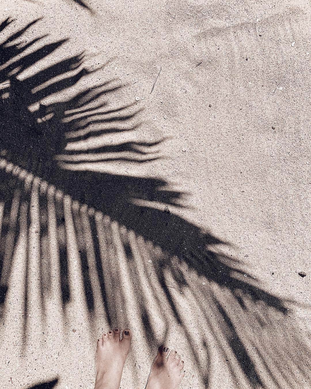 Manamiのインスタグラム：「got sun kissed🌚」