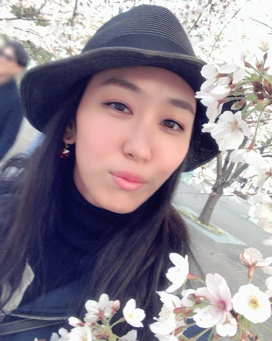 辻やすこさんのインスタグラム写真 - (辻やすこInstagram)「桜🌸 綺麗だったぁー。  サクラサク🌸🌸🌸 #さくら🌸#さくら#桜#満開#綺麗だった#cherryblossom#sakura#サクラサク#サクラ#楽しかった#はしゃいだ#frolic」3月31日 22時19分 - yasupytsuji