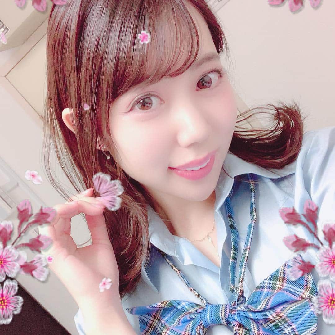 南まゆさんのインスタグラム写真 - (南まゆInstagram)「♡ 3月は名古屋にイベントにも 行けました🥰✨ . 初名古屋単独イベント💕 . 会いに来てくださった皆様 ありがとうございました☺️ とっても楽しかったです💕 . #名古屋 #イベント #大好き ❤️ #またいきたい ❤️ #南まゆ」3月31日 22時21分 - mayuminami1127
