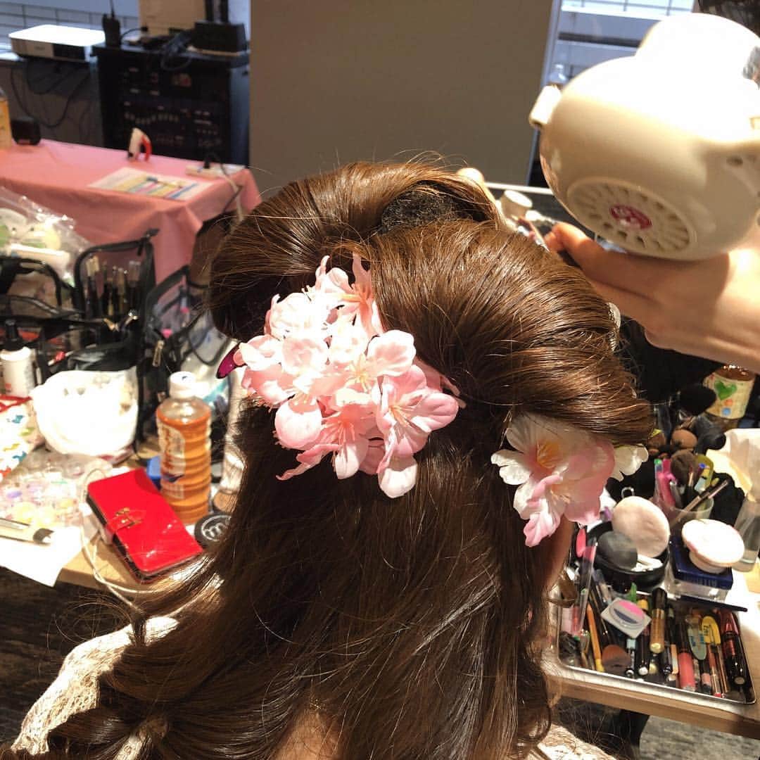 GOLDJAPANさんのインスタグラム写真 - (GOLDJAPANInstagram)「東京グラぽちゃコレクション🎀 春🌸東京は桜も満開🌸でした🌸 ということで、ヘアアレンジも春らしく🦋 桜🌸が咲いていたり、蝶々🦋が飛んでいたり💕 このヘアーは誰かな誰かな？ 正解は三枚目の写真を見てね❣️ #r_fashion #instafashion #instastyle #plussize #fashion #bigsize #GOLDJAPAN #followme #ゴールドジャパン #ファッション #レディース #通販 #ビッグサイズ #大きいサイズ #大きい女性 #ぽっちゃり #ぽっちゃりモデル #ぽっちゃり#コーデ #オシャレ #ぽっちゃり女子 #お洒落したい #4l #お洒落さんと繋がりたい #ポチャティブ #moxytokyokinshicho #グラぽちゃ #東京グラマラスぽっちゃりコレクション」3月31日 22時39分 - gold_japan