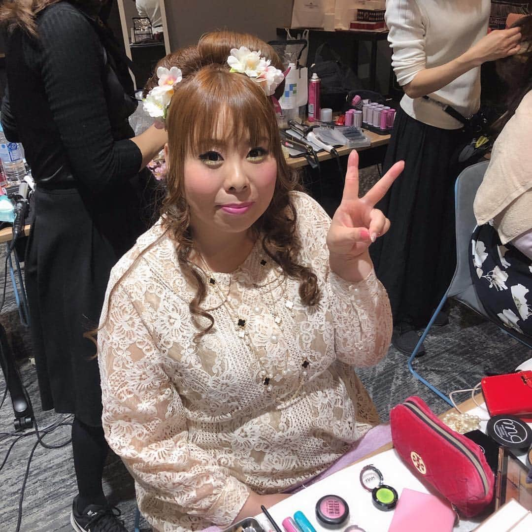 GOLDJAPANさんのインスタグラム写真 - (GOLDJAPANInstagram)「東京グラぽちゃコレクション🎀 春🌸東京は桜も満開🌸でした🌸 ということで、ヘアアレンジも春らしく🦋 桜🌸が咲いていたり、蝶々🦋が飛んでいたり💕 このヘアーは誰かな誰かな？ 正解は三枚目の写真を見てね❣️ #r_fashion #instafashion #instastyle #plussize #fashion #bigsize #GOLDJAPAN #followme #ゴールドジャパン #ファッション #レディース #通販 #ビッグサイズ #大きいサイズ #大きい女性 #ぽっちゃり #ぽっちゃりモデル #ぽっちゃり#コーデ #オシャレ #ぽっちゃり女子 #お洒落したい #4l #お洒落さんと繋がりたい #ポチャティブ #moxytokyokinshicho #グラぽちゃ #東京グラマラスぽっちゃりコレクション」3月31日 22時39分 - gold_japan