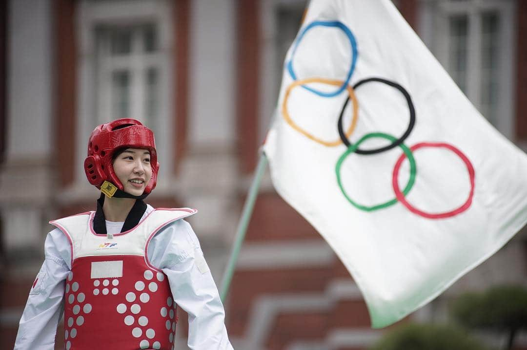 The Japan Timesさんのインスタグラム写真 - (The Japan TimesInstagram)「The Tokyo 2020 Olympic Flag and Paralympic Flag Tour began October 2016 and, over a three-year period, they were taken through Japan's 47 prefectures ahead of the Summer Games.  On Saturday, they arrived at Tokyo Station for a special event that featured the pop group Tokio, who are special ambassadors to promote the 2020 Games, passing the flags to Tokyo Gov. Yuriko Koike. "The flags made it to the goal, but we start here,” Koike said. We need to keep creating momentum for the events and devote ourselves to preparation." Additionally, demonstrations of taekwando, which has been an Olympics sport since 2000, were given and included an appearance by Olympic freestyle wrestling medalist Saori Yoshida.  On the same day, at the Tokyo Stock Exchange, a BMX demo event promoted the cycle sport. The BMX freestyle competition will be making its Olympic debut at the 2020 Summer Games. (📷: Ryusei Takahashi @ryuseitakahashi217) . . . . . #2020olympics #olympics #TokyoOlympics #taekwando #bmx #yurikokoike #saoriyoshida #sports」3月31日 22時43分 - thejapantimes