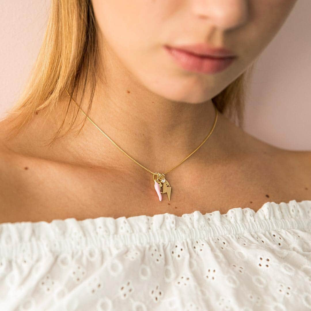 Blonde Saladさんのインスタグラム写真 - (Blonde SaladInstagram)「🐚Getting in the summer mood has never been easier!🐚SHOP NOW our limited edition @summer_mode_ multi charms necklace🌈 #theblondesalad #newcollection #ss19 #necklace #summer #summermode」3月31日 22時51分 - theblondesalad