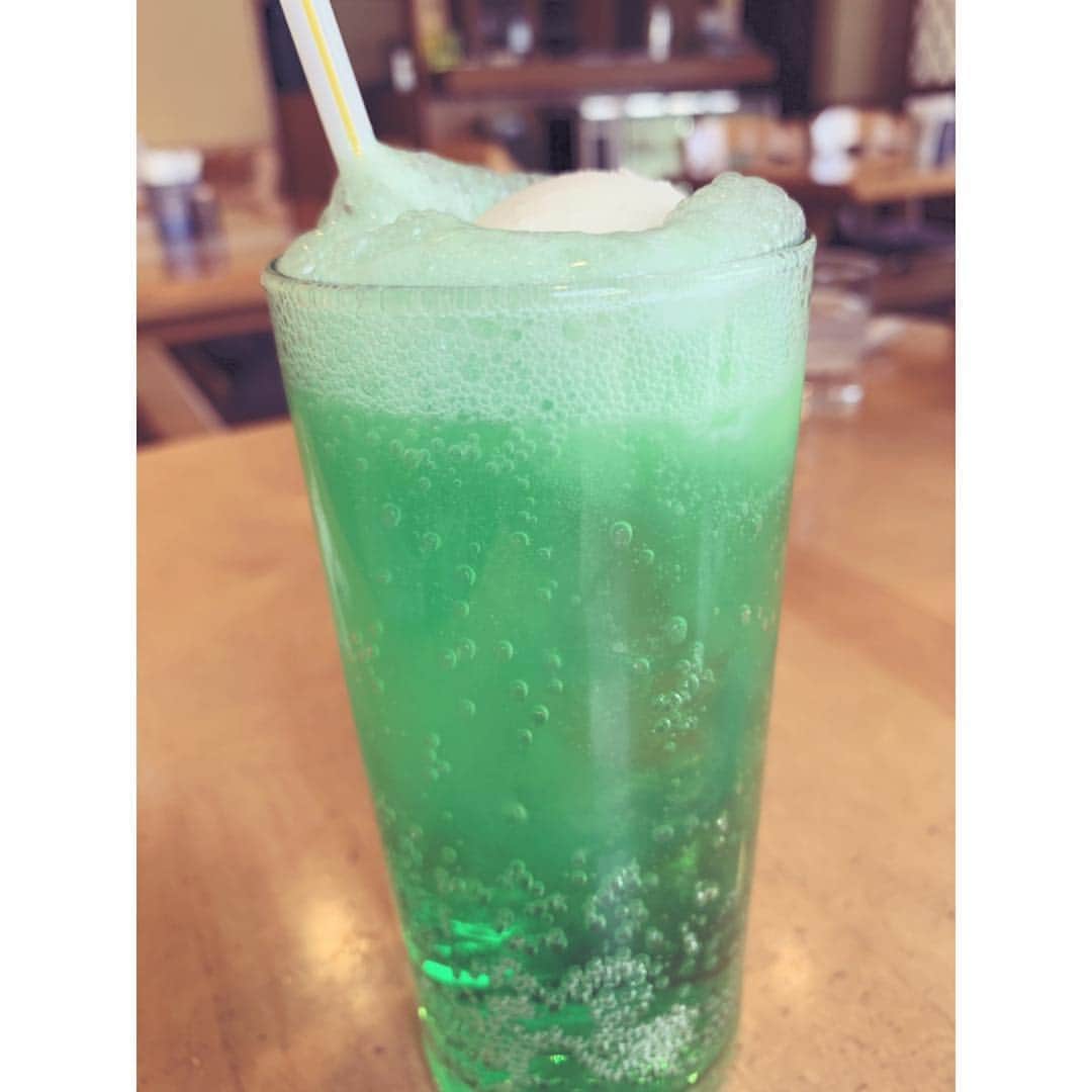 南まゆさんのインスタグラム写真 - (南まゆInstagram)「♡ 3月はなにかと濃厚でした🥰 (平成ももう終わりますね、、) 束の間のオフは 美味しいお魚食べたり 大切なお友達の結婚パーティに 参加したり🌸✨🥰 . 楽しい時はあっという間… ということで私の日々は あっという間です🤣🙌🏻🌸✨ . . 今年も桜が綺麗ですね🌸☺️ . 4月もがんばるおー🙆‍♀️💗」3月31日 22時52分 - mayuminami1127