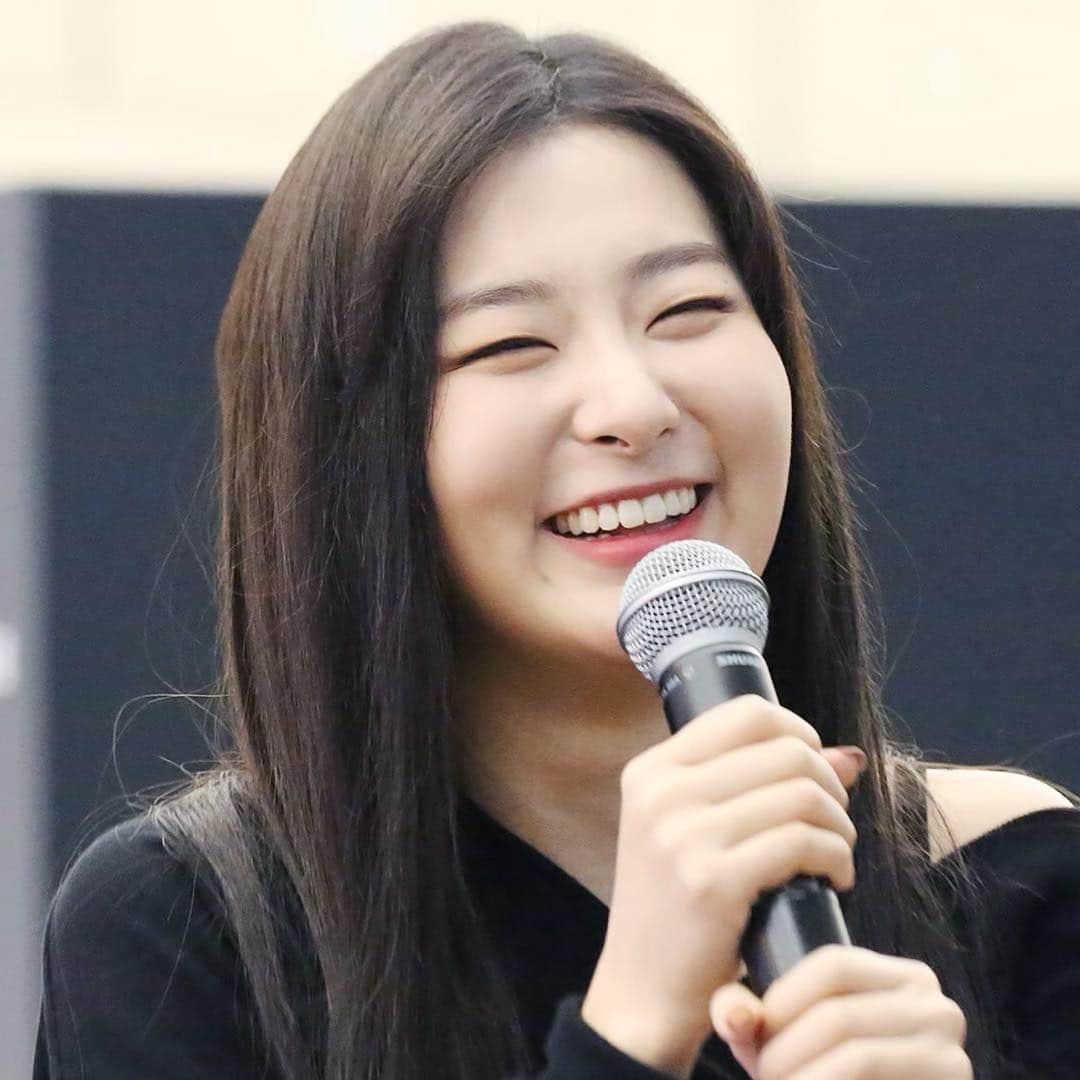 スルギさんのインスタグラム写真 - (スルギInstagram)「Hi 👋🏻 I would like to know your honest opinion on this account. Positive or negative, I'll accept it. Thank you! 😁 #REDVELVET #레드벨벳 #SEULGI #슬기 #🐻」3月31日 22時53分 - kristiandawal29