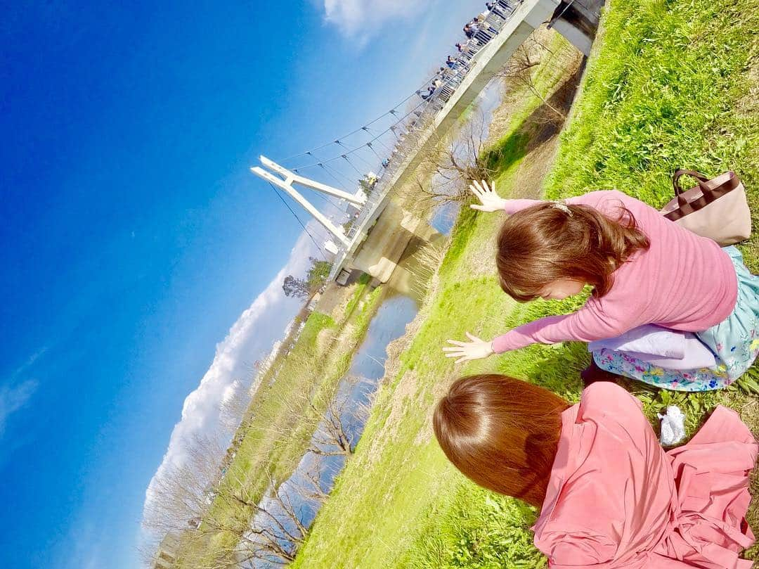 織田千穂さんのインスタグラム写真 - (織田千穂Instagram)「まさにアオ💙ハル💗 久々にGopro活用したw 🌸*✲ﾟ*🌸*✲ﾟ*🌸🌸*✲ﾟ*🌸*✲ﾟ*🌸 #ゴープロのある生活 #ゴープロ #goprojp #GOPRO #hero4 #gopro_epic #権現堂桜堤 #埼玉 #幸手権現堂桜堤 #権現堂公園 #菜の花畑 #花見 #幸手桜まつり#japan🇯🇵 #桜の木 #cherryblossom #ootd #cherrytree #桜色 #spring #菜の花 #bestjapanpics #お花見 #sakura #flowers #しだれ桜 #photo_shorttrip #桜満開🌸 #日本に生まれて良かった #桜2019 🌸*✲ﾟ*🌸*✲ﾟ*🌸🌸*✲ﾟ*🌸*✲ﾟ*🌸」3月31日 22時54分 - chihoda