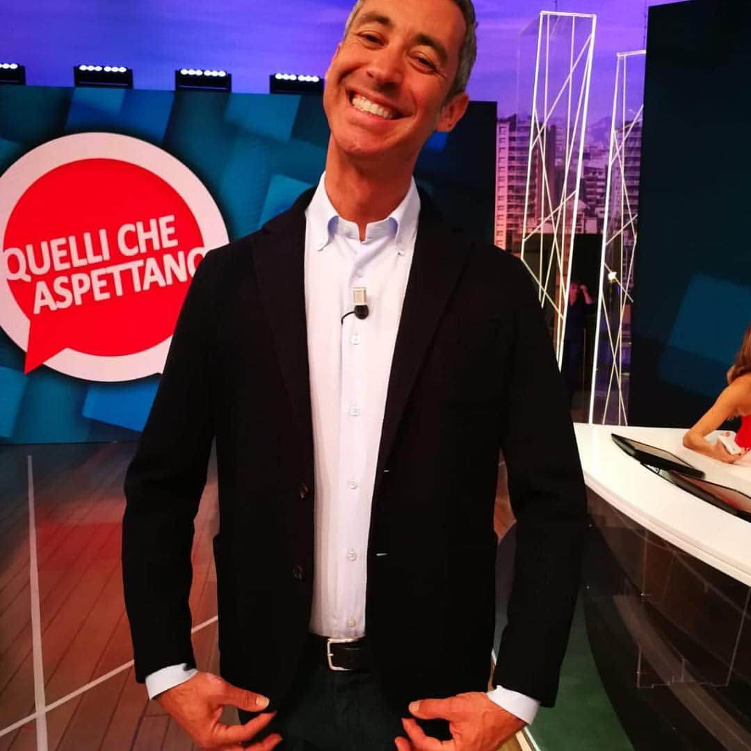 アルテアのインスタグラム：「SPRIGSUNDAY  Oggi su #Rai2⚽️#QCC Paolo Kessisoglu @paolokes indossa  @alteamilano #jacket #menwear #mensfashion #cool #alteamilano #fashion #thanks」