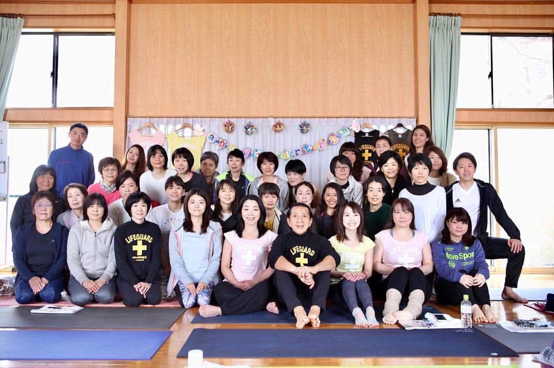 Ken Harakumaさんのインスタグラム写真 - (Ken HarakumaInstagram)「山形県米沢でのヨガイベント大変盛り上がりました！ ご参加いただいた皆さん、運営のせつ子ちゃん、yogaLIVE配信チーム代表かん太郎さん、ヘルシーフードライスグラノーラを提供していただいた(株)むらせの清水さま、ありがとうございました！ @international_yoga_center  #アシュタンガ #瞑想ヨガ #yoga #ケンハラクマ #米沢  初のかんたんストレッチヨガ指導者養成講座(10時間)も無事滞りなく開講出来ました。 ＊益々充実してきたYogaLIVEプロジェクト！ケンハラクマ×Yoga Share、次は鹿児島ライブ！ 日本国内外どこでもご参加いただけます。参加申込はこちらから→http://yogashare.info」3月31日 23時03分 - kenharakuma