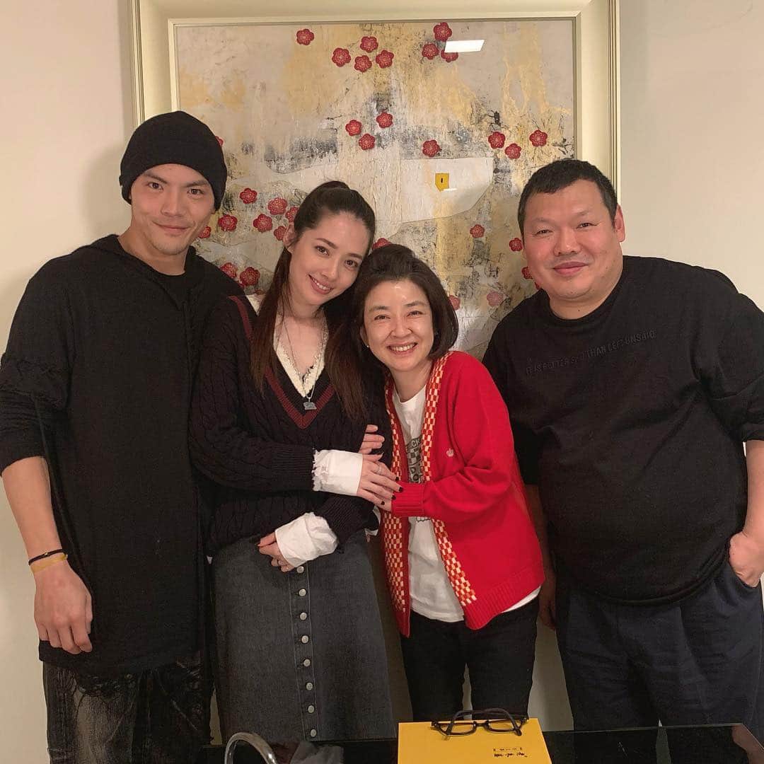 岸本加世子のインスタグラム：「王さんに香港の人気俳優の向佐さんと中国の人気女優の郭さんをご紹介して頂きました。素敵なお二人でした。#王伝峰 #向佐」