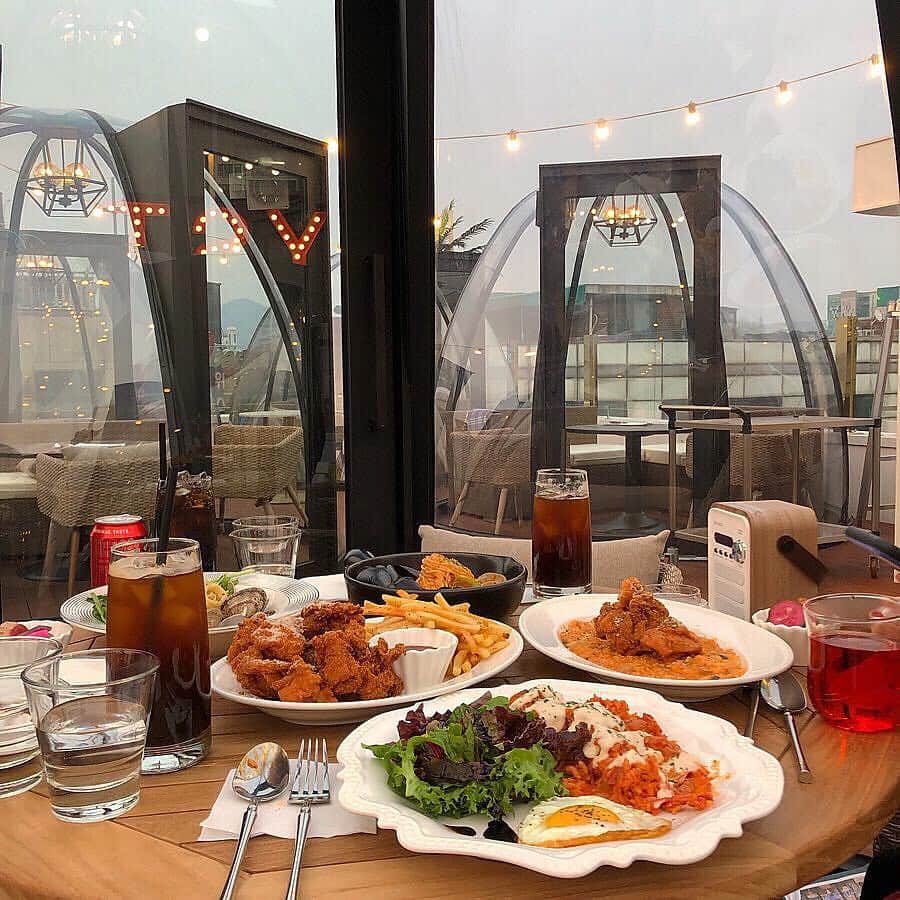 キム・ミニョンさんのインスタグラム写真 - (キム・ミニョンInstagram)「루프탑 예쁘다아🥰 한국와서 김치볶음밥 먹구싶어서 #건대트리스트 ❤️ 요기 너무 #건대핫플 🌟」3月31日 23時15分 - minyoung_aori