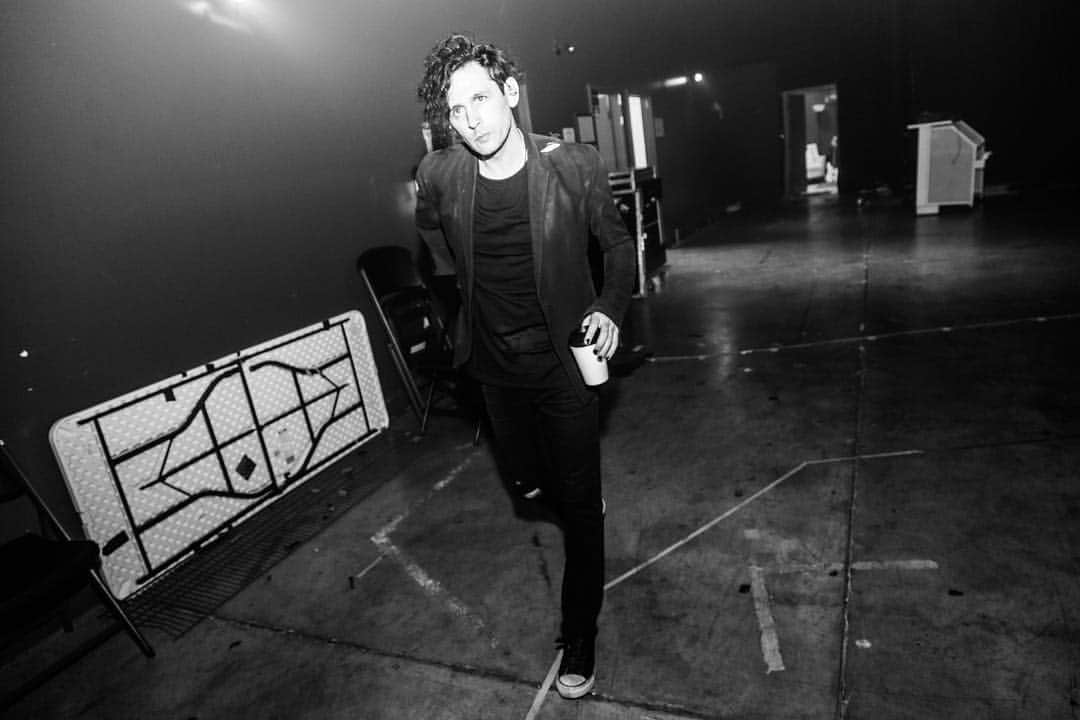 Third Eye Blindさんのインスタグラム写真 - (Third Eye BlindInstagram)「Walking to stage or walking towards more tea 🧐」3月31日 23時27分 - thirdeyeblind