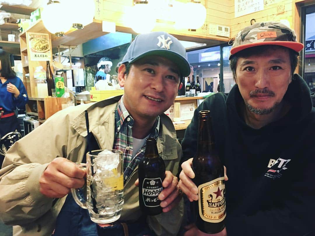 湯江タケユキのインスタグラム：「定例会！ #居酒屋#大鶴義丹#湯江タケユキ 飲んじゃうよ。」