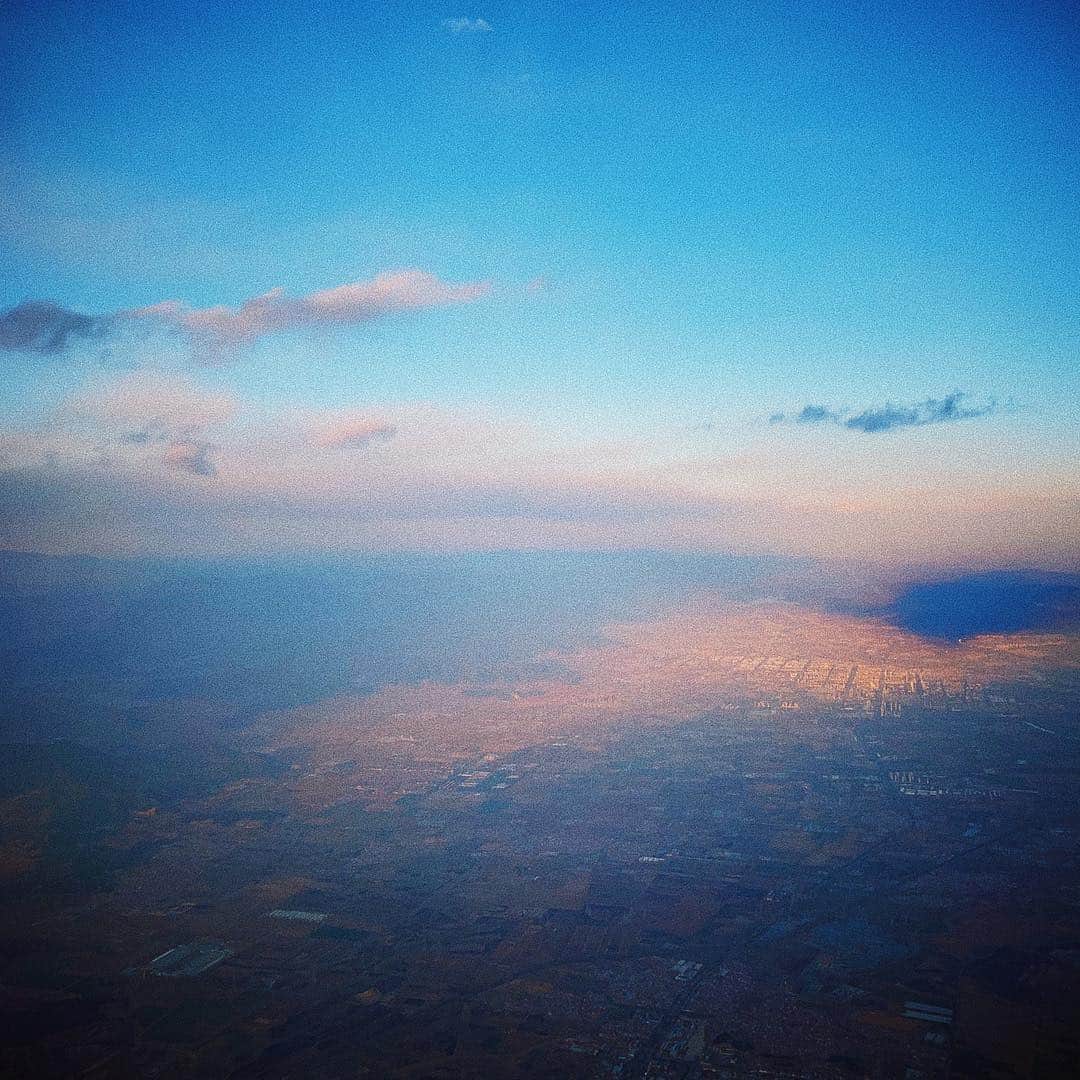 リウ・ウェンのインスタグラム：「#WenInFlight」
